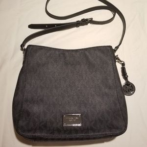 MICHAEL KORS JET SET TRAVEL LARGE MESSENGER CROSSB